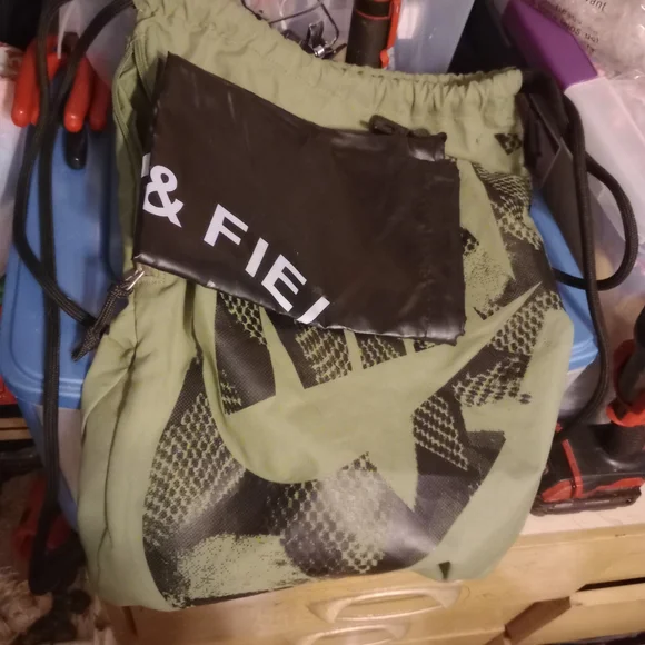 GREEN NIKE DRAWSTRING BAG AND NIKE TRACK AND FIELD SHOEBAG - Picture 10 of 14